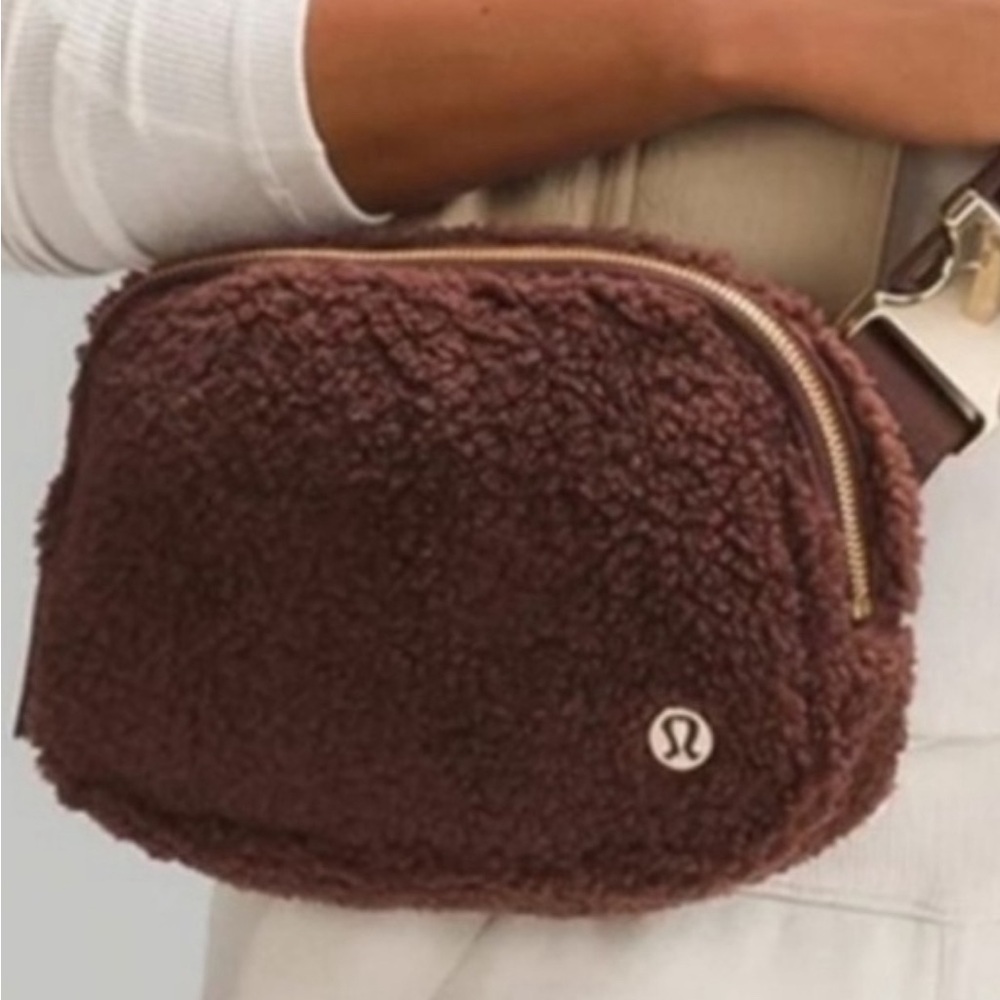 Lululemon Everywhere Fleece Belt Bag 1L brown/Gold